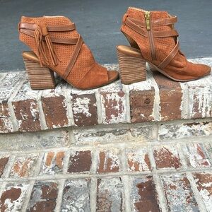 Franco Sarto brown suede bootie with fringe detail open toe so 7 medium